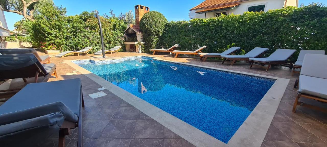 Apartments Mery Supetar Exterior photo