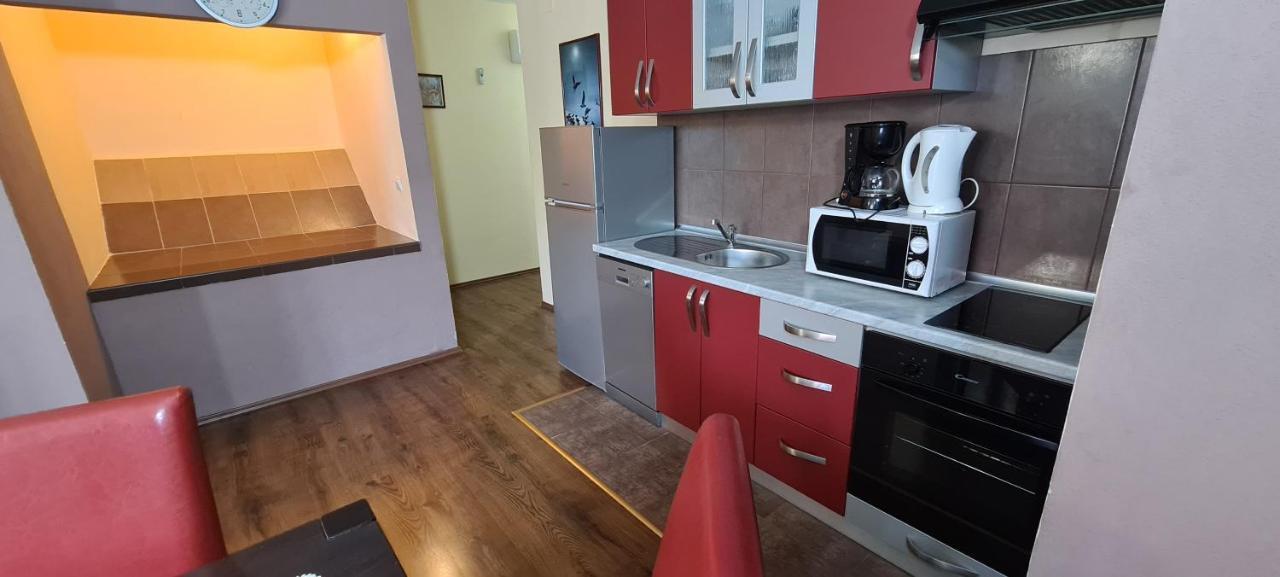 Apartments Mery Supetar Exterior photo