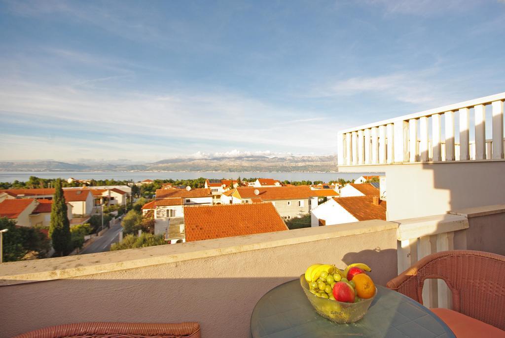 Apartments Mery Supetar Exterior photo