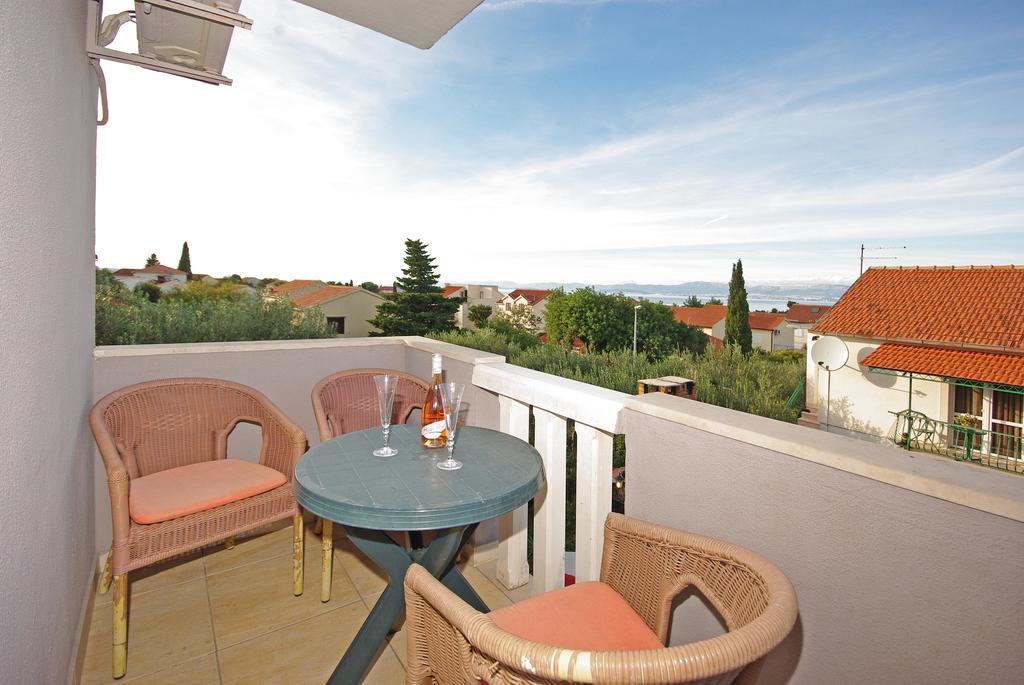 Apartments Mery Supetar Exterior photo