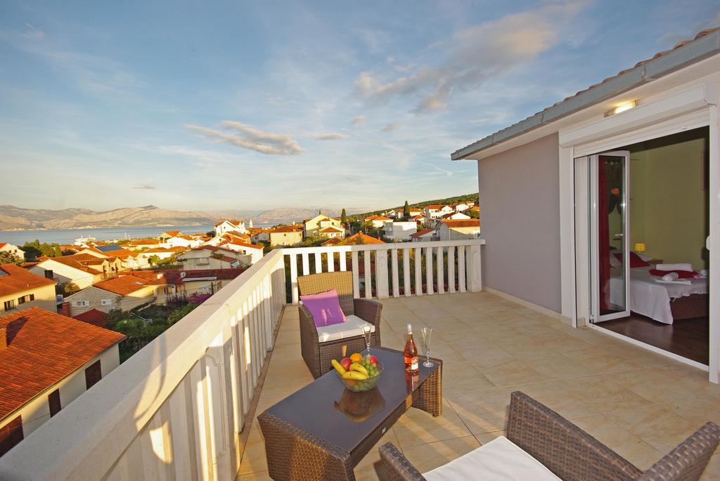 Apartments Mery Supetar Exterior photo
