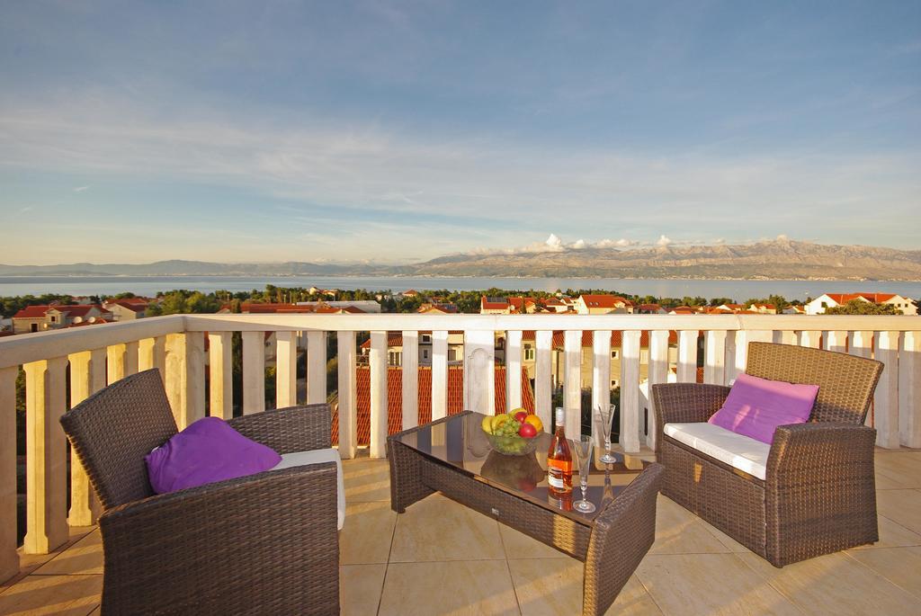Apartments Mery Supetar Exterior photo