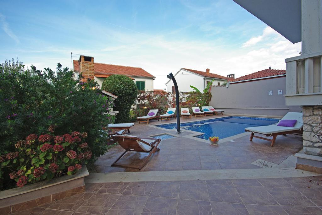Apartments Mery Supetar Exterior photo