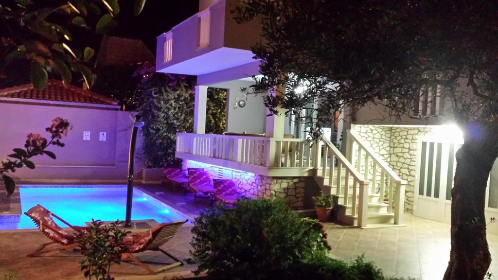 Apartments Mery Supetar Exterior photo